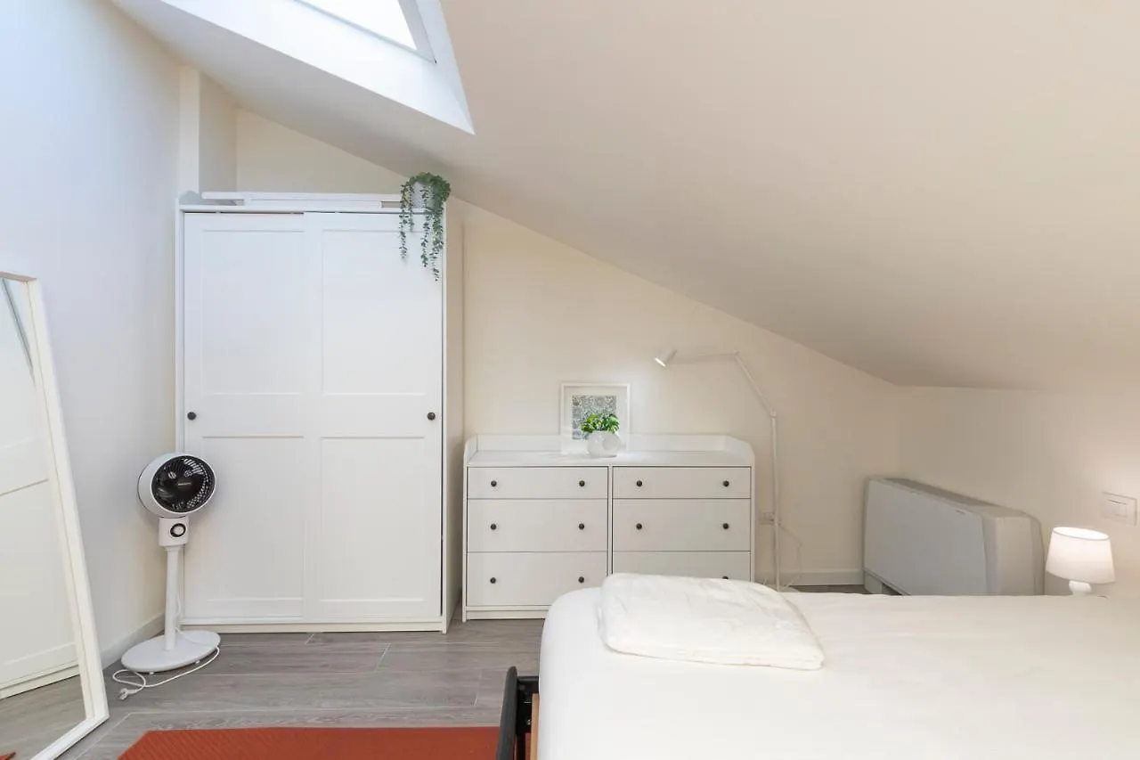 Apartmán Splendida Mansarda A Pochi Passi Da M4 Argonne Milán