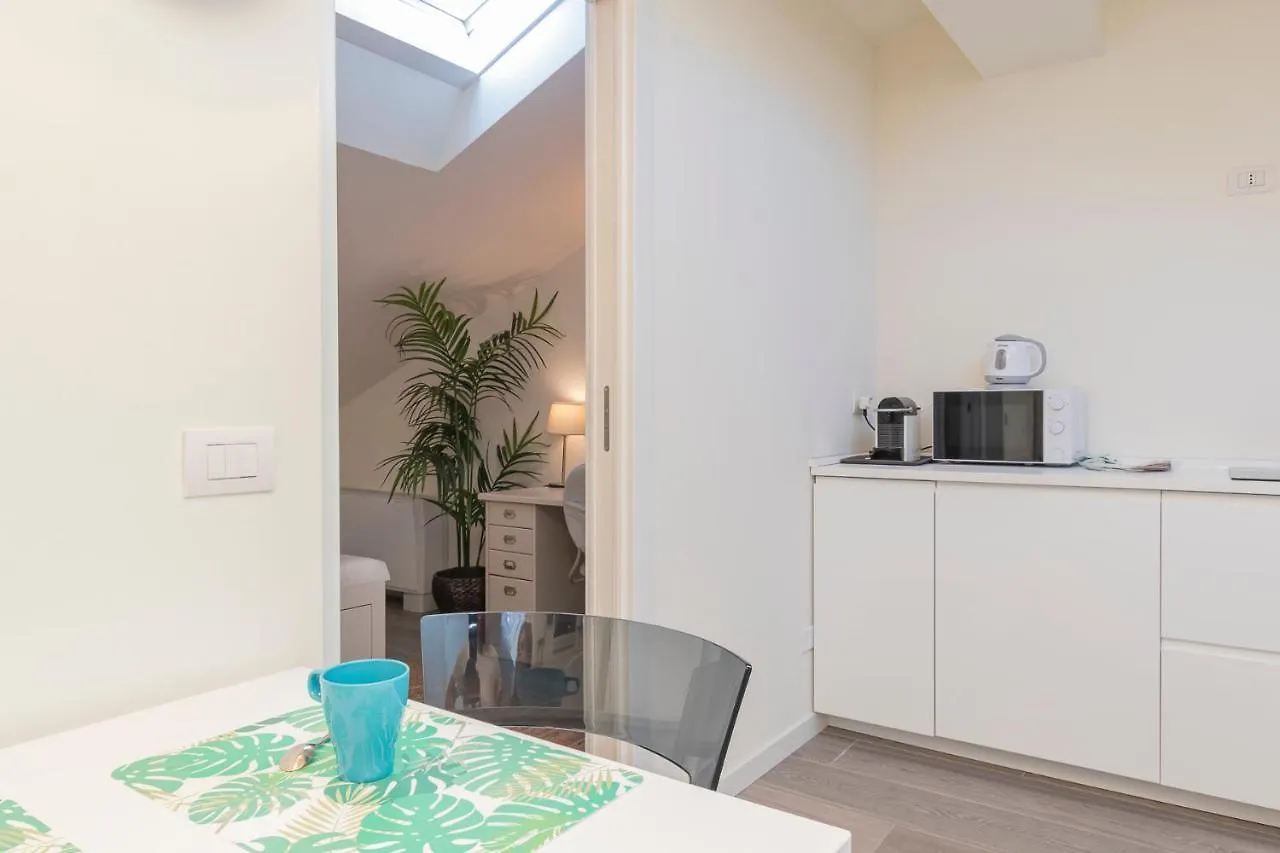 Apartmán Splendida Mansarda A Pochi Passi Da M4 Argonne Milán 0*,  Itálie