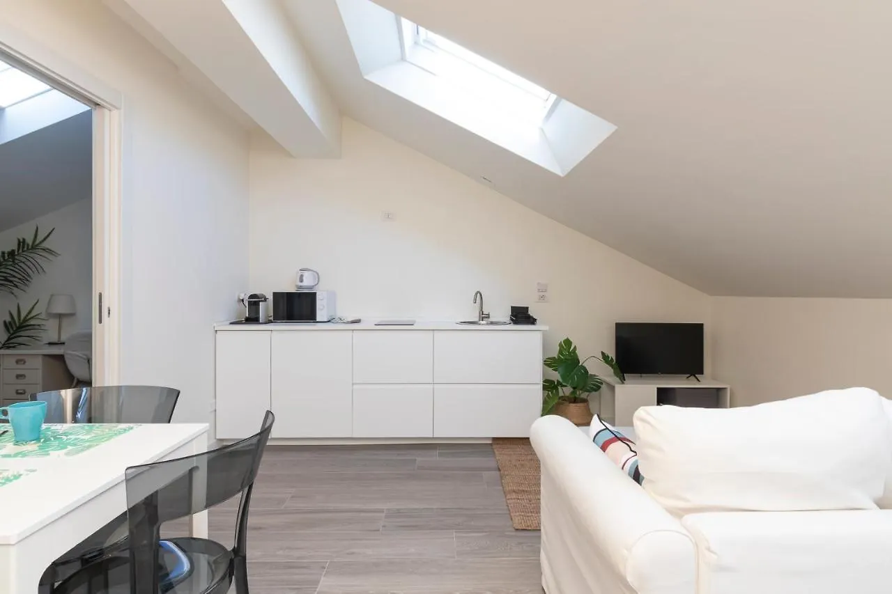 Apartmán Splendida Mansarda A Pochi Passi Da M4 Argonne Milán