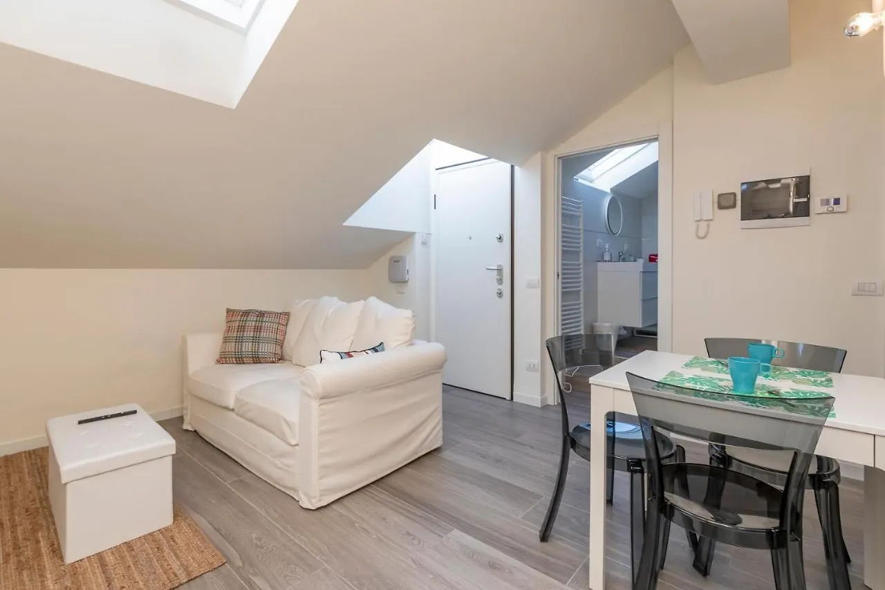 Apartmán Splendida Mansarda A Pochi Passi Da M4 Argonne Milán