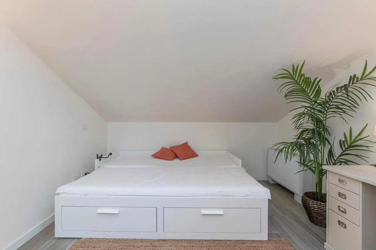 Apartmán Splendida Mansarda A Pochi Passi Da M4 Argonne Milán