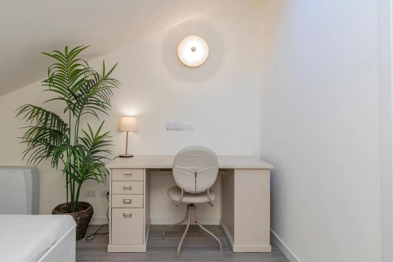 Apartmán Splendida Mansarda A Pochi Passi Da M4 Argonne Milán