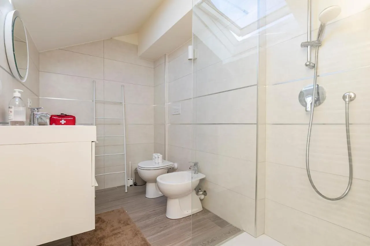 Apartmán Splendida Mansarda A Pochi Passi Da M4 Argonne Milán
