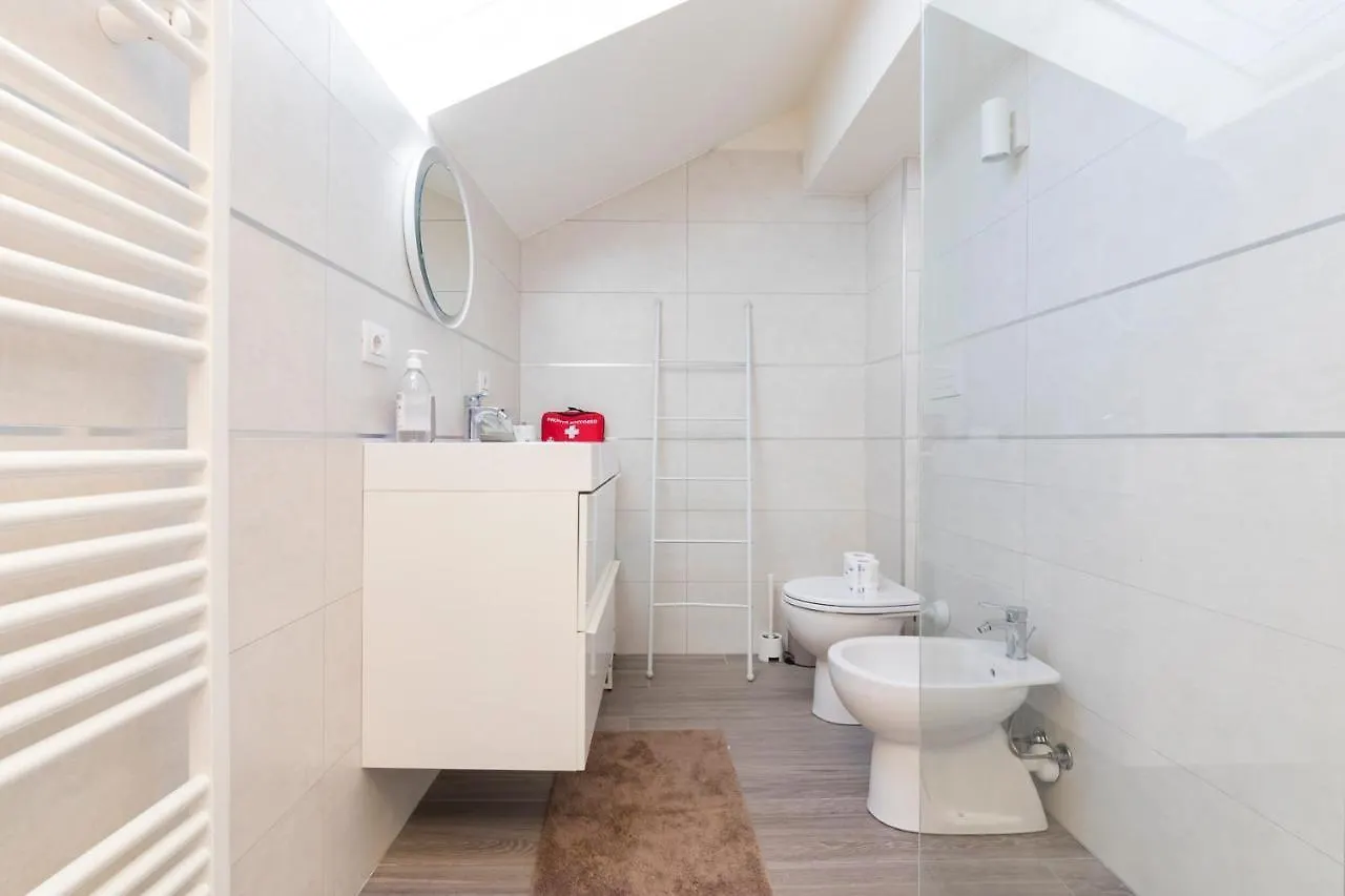 Apartmán Splendida Mansarda A Pochi Passi Da M4 Argonne Milán